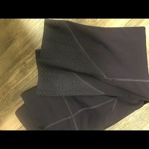 Short Lululemon dark purple leggings